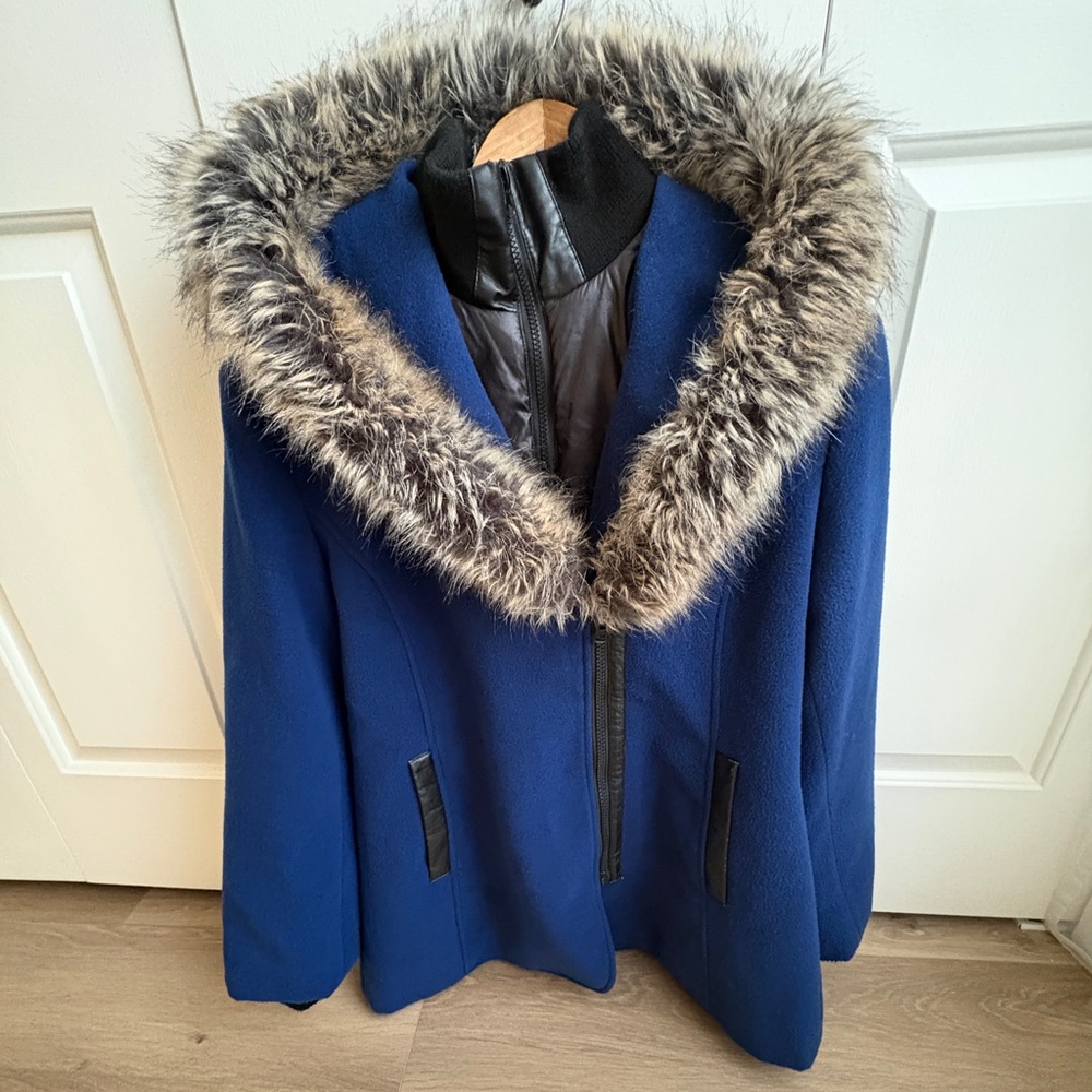 Elegant Blue Faux Fur Hooded Women's Jacket
